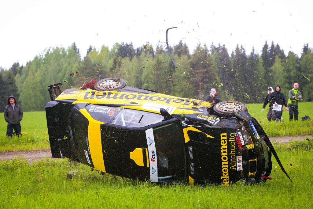 Joonas kaatoi Hankasalmella EK1:llä. Kuva: Taneli Niinimäki
